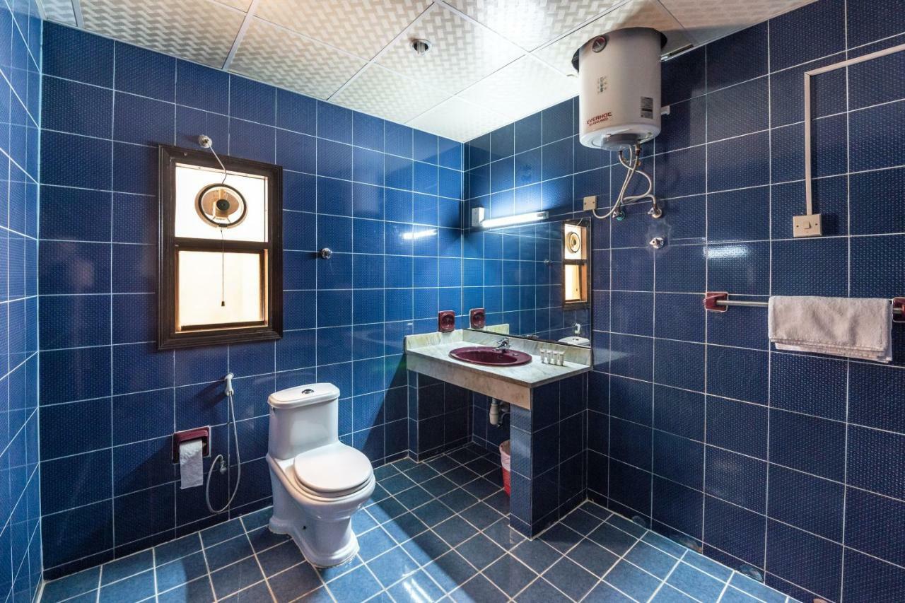 Central Paris Hotel, Baniyas Square Дубай Екстериор снимка
